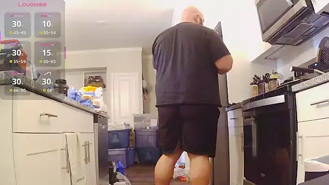 Snapshot of Strong_Bear89 chatting on 11.05.25 Strong Bear89 online show from 11.05.25