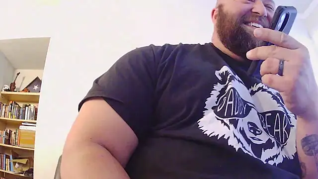 Snapshot of Strong_Bear89 chatting on 11.07.25 Strong Bear89 online show from 11.07.25