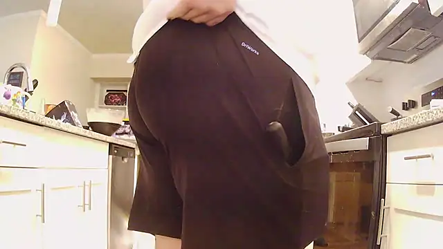 Snapshot of Strong_Bear89 chatting on 12.01.25 Strong Bear89 online show from 12.01.25