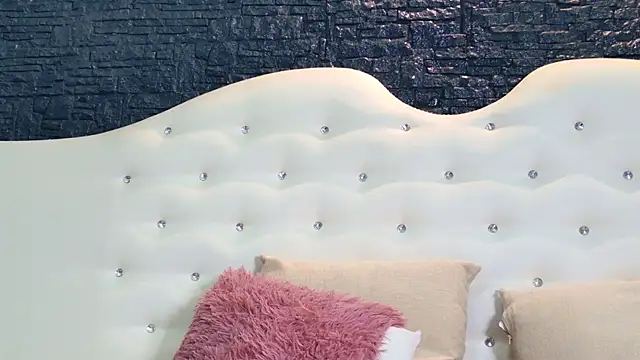 Snapshot of LaurynCopper chatting on 01.17.25 LaurynCopper online show from 01.17.25