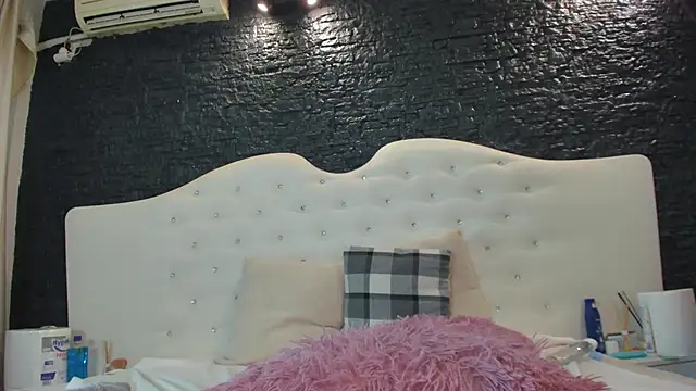 Snapshot of LaurynCopper chatting on 02.02.25 LaurynCopper online show from 02.02.25