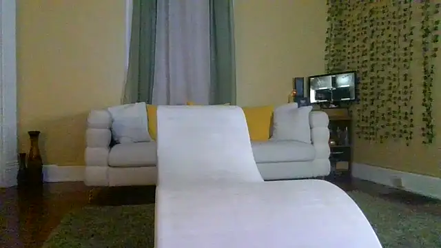 Snapshot of SexGoddessfinest chatting on 09.25.25 SexGoddessfinest online show from 09.25.25