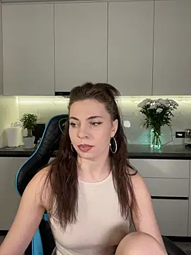 Snapshot of CurlyLara chatting on 11.30.25 CurlyLara online show from 11.30.25