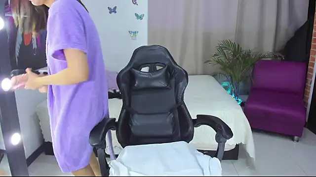 Snapshot of lunoxx_ chatting on 11.29.25 lunoxx online show from 11.29.25