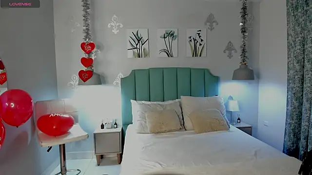 Khenta Michells online show from 02.14.25