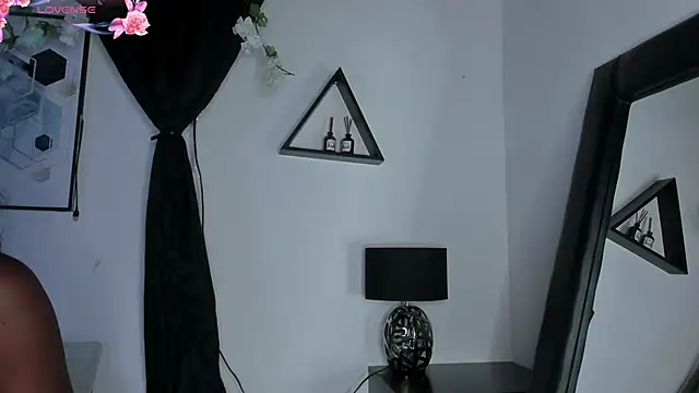 Khenta Michells online show from 05.08.26