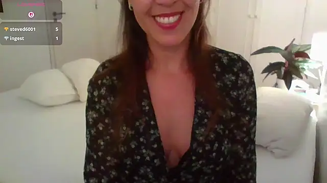 Snapshot of yournextdoorhottie chatting on 05.10.26 yournextdoorhottie online show from 05.10.26