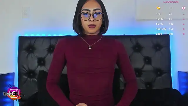 Skyler  blue4 online show from 01.26.25