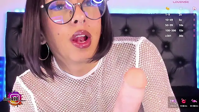 Skyler  blue4 online show from 01.31.25