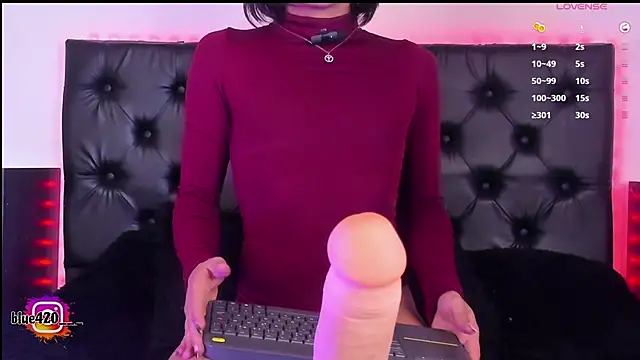 Skyler  blue4 online show from 01.31.25