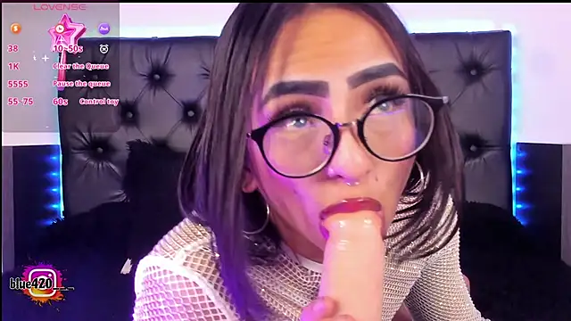 Skyler  blue4 online show from 02.06.25