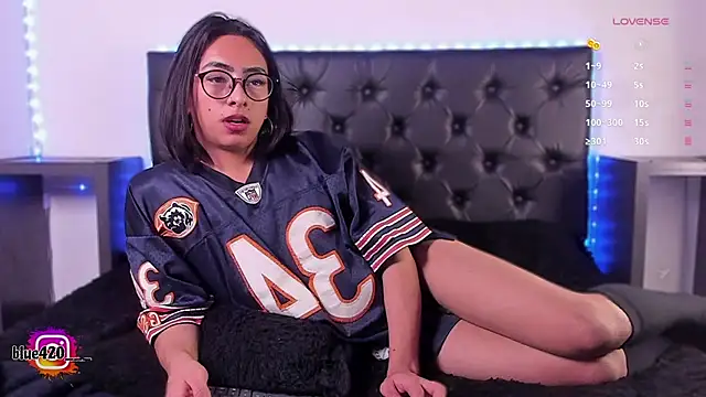 Skyler  blue4 online show from 03.15.25