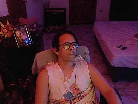 Snapshot of Pit_xxz chatting on 12.04.25 Pit xxz online show from 12.04.25