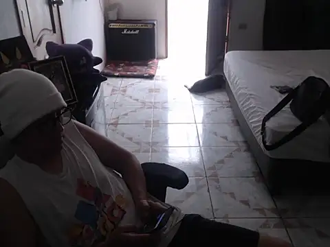 Snapshot of Pit_xxz chatting on 12.04.25 Pit xxz online show from 12.04.25