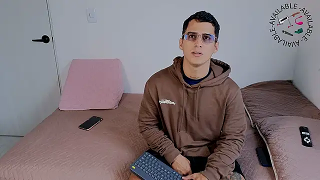 Snapshot of hot69temptation_ chatting on 09.30.25 hot69temptation online show from 09.30.25