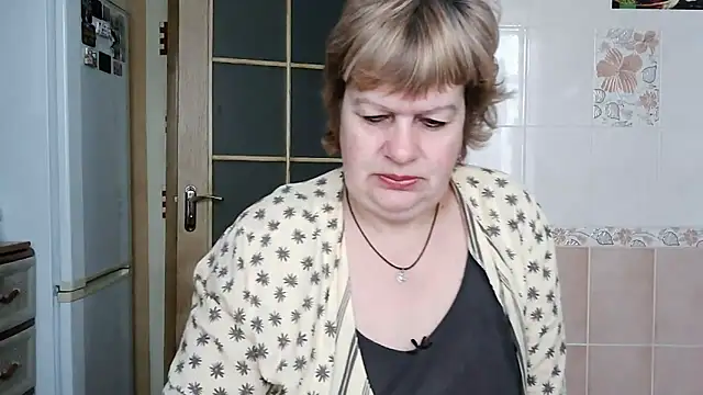 Snapshot of Ettie_Tonia chatting on 02.15.25 Ettie Tonia online show from 02.15.25