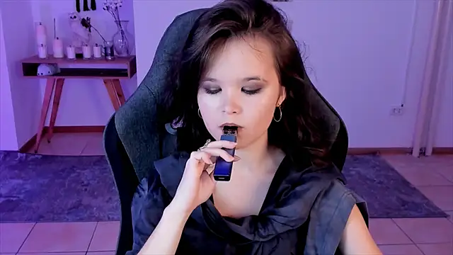 Elainebeness online show from 12.27.24