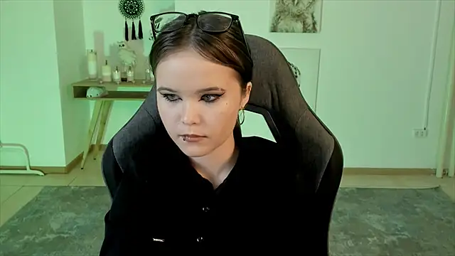 Elainebeness online show from 01.15.25