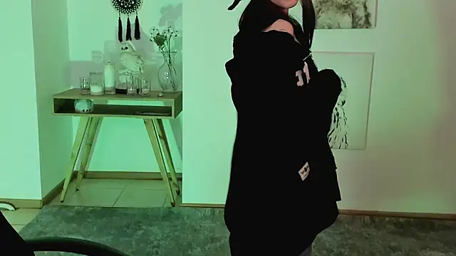 Elainebeness online show from 03.15.25