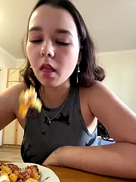 PoppyRobinson online show from 12.08.24