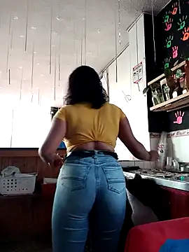 Snapshot of Princess_Lau chatting on 01.15.25 Princess Lau online show from 01.15.25