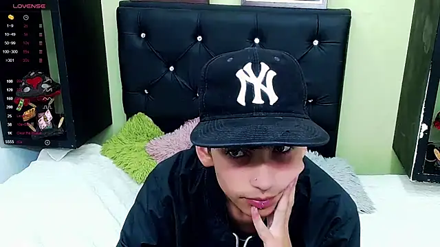 Snapshot of ttimy_x_boy chatting on 01.22.25 ttimy x boy online show from 01.22.25