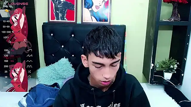 Snapshot of ttimy_x_boy chatting on 02.14.25 ttimy x boy online show from 02.14.25