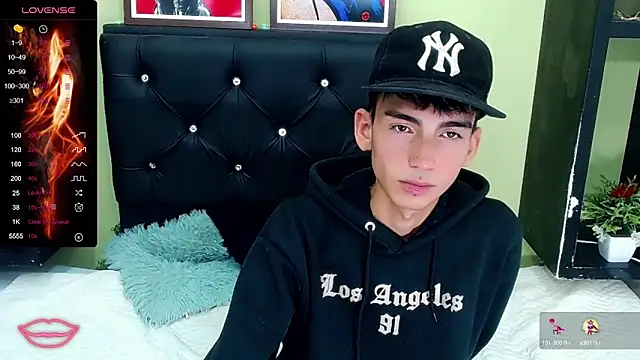 Snapshot of ttimy_x_boy chatting on 02.22.25 ttimy x boy online show from 02.22.25