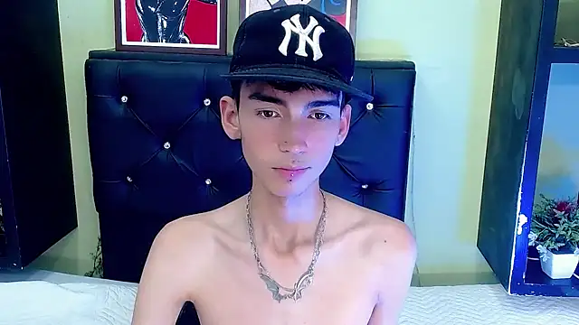 Snapshot of ttimy_x_boy chatting on 02.26.25 ttimy x boy online show from 02.26.25