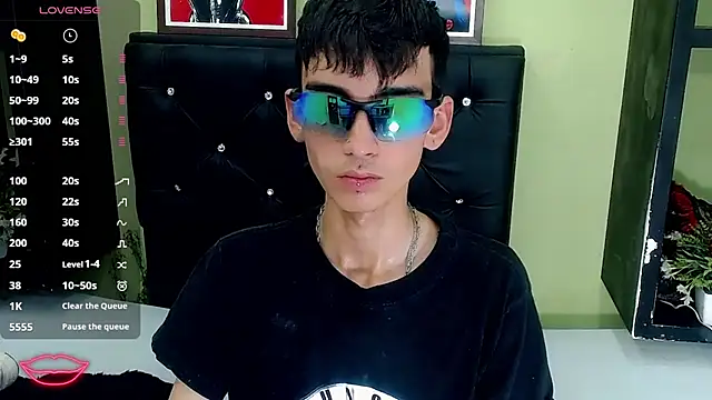 Snapshot of ttimy_x_boy chatting on 03.01.25 ttimy x boy online show from 03.01.25