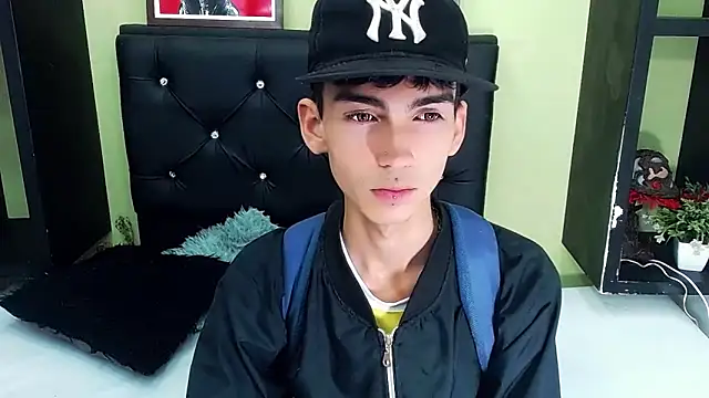 Snapshot of ttimy_x_boy chatting on 03.04.25 ttimy x boy online show from 03.04.25