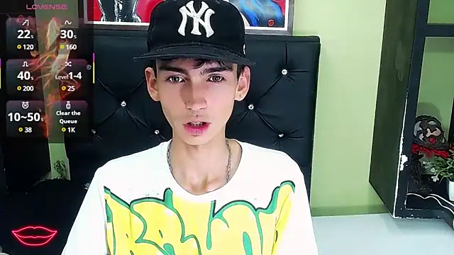 Snapshot of ttimy_x_boy chatting on 03.05.25 ttimy x boy online show from 03.05.25