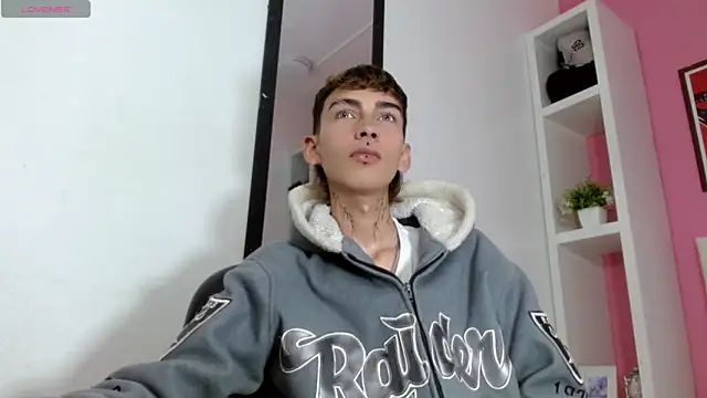 Snapshot of ttimy_x_boy chatting on 09.17.25 ttimy x boy online show from 09.17.25