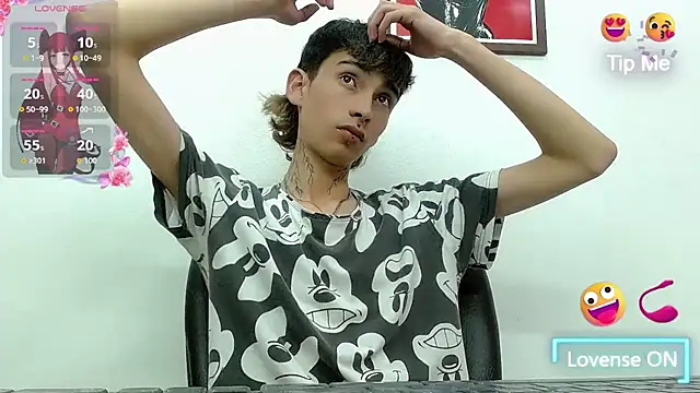 Snapshot of ttimy_x_boy chatting on 10.23.25 ttimy x boy online show from 10.23.25