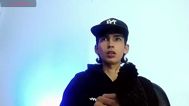 Snapshot of ttimy_x_boy chatting on 11.18.25 ttimy x boy online show from 11.18.25