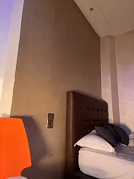 GLamouur online show from 12.14.24