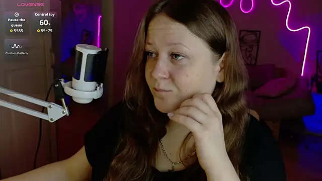 LizzyShine online show from 10.19.25