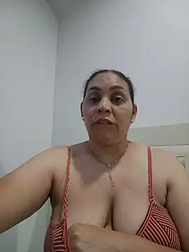 Snapshot of MirandaSoto chatting on 06.04.26 MirandaSoto online show from 06.04.26