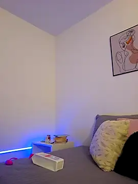 VictoriaEvaans  online show from 10.15.25