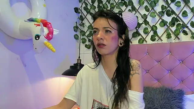 Snapshot of lauren_evans96 chatting on 10.23.25 lauren evans96 online show from 10.23.25