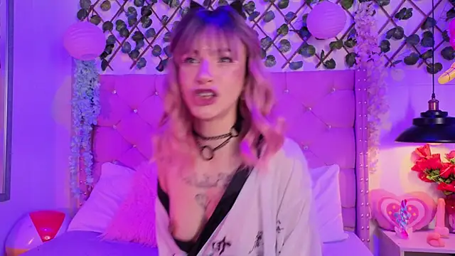 Snapshot of lauren_evans96 chatting on 11.11.25 lauren evans96 online show from 11.11.25