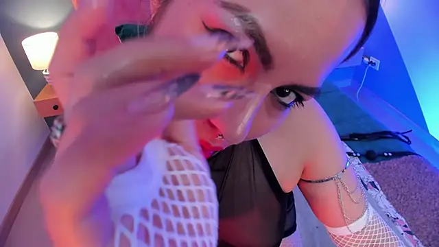 Snapshot of delilah_fix chatting on 11.25.25 delilah fix online show from 11.25.25