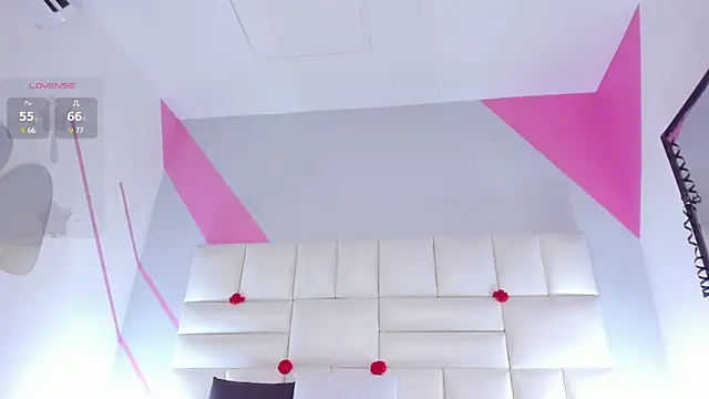 Snapshot of Nicol_Betancur chatting on 12.22.24 Nicol Betancur online show from 12.22.24