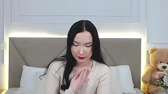 LeilaLow online show from 12.17.24