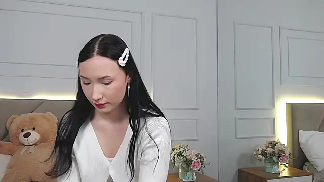 LeilaLow online show from 12.26.24