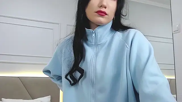 LeilaLow online show from 01.17.25