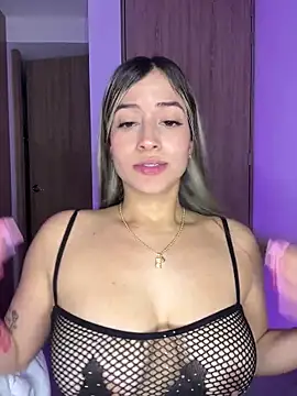 Issabela G1 online show from 02.23.25