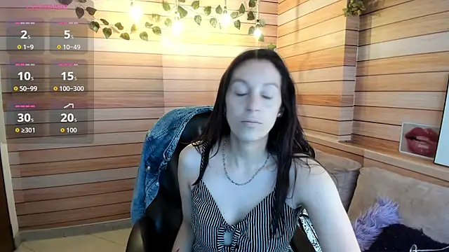 Snapshot of Nami_sunny chatting on 10.15.25 Nami sunny online show from 10.15.25