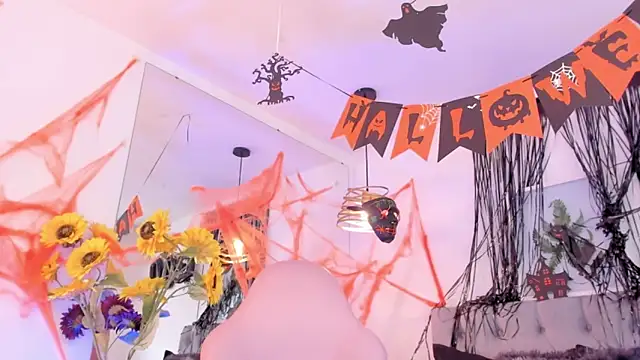 Snapshot of Nami_sunny chatting on 10.28.25 Nami sunny online show from 10.28.25