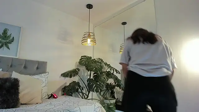 Snapshot of Nami_sunny chatting on 11.19.25 Nami sunny online show from 11.19.25